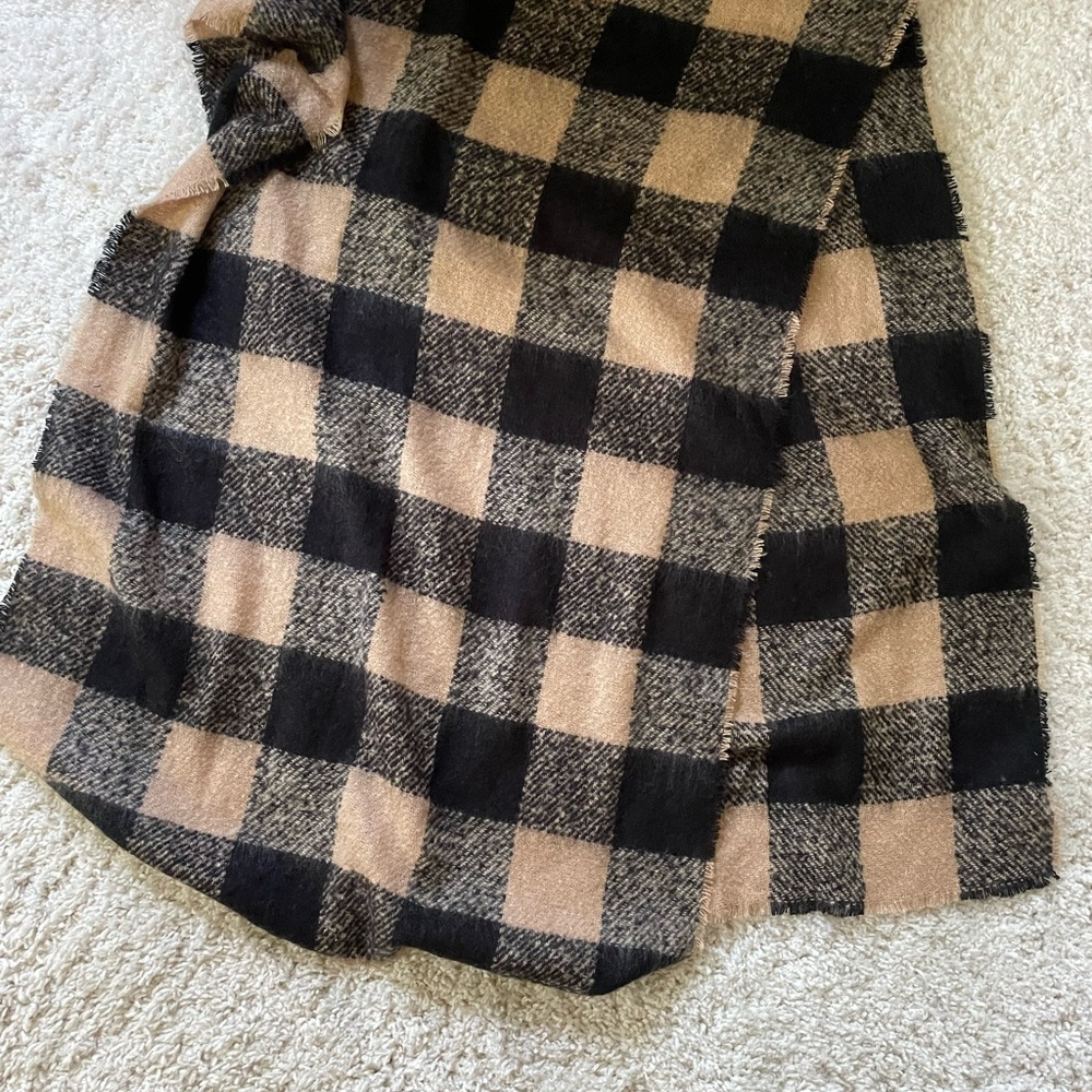 Loft Scarf/schawl. Excellent condition. Tan and black buffalo plain